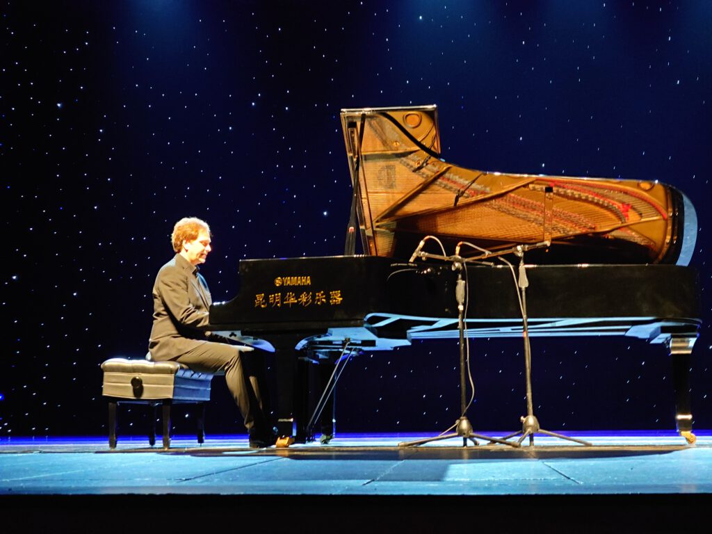 Steve Barakatt at the Kunming Theatre